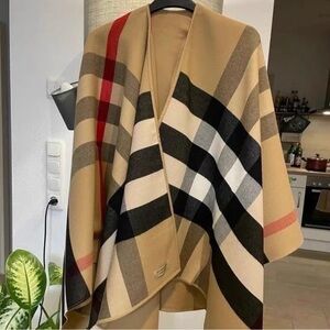 Elegant Checkered Women's Poncho